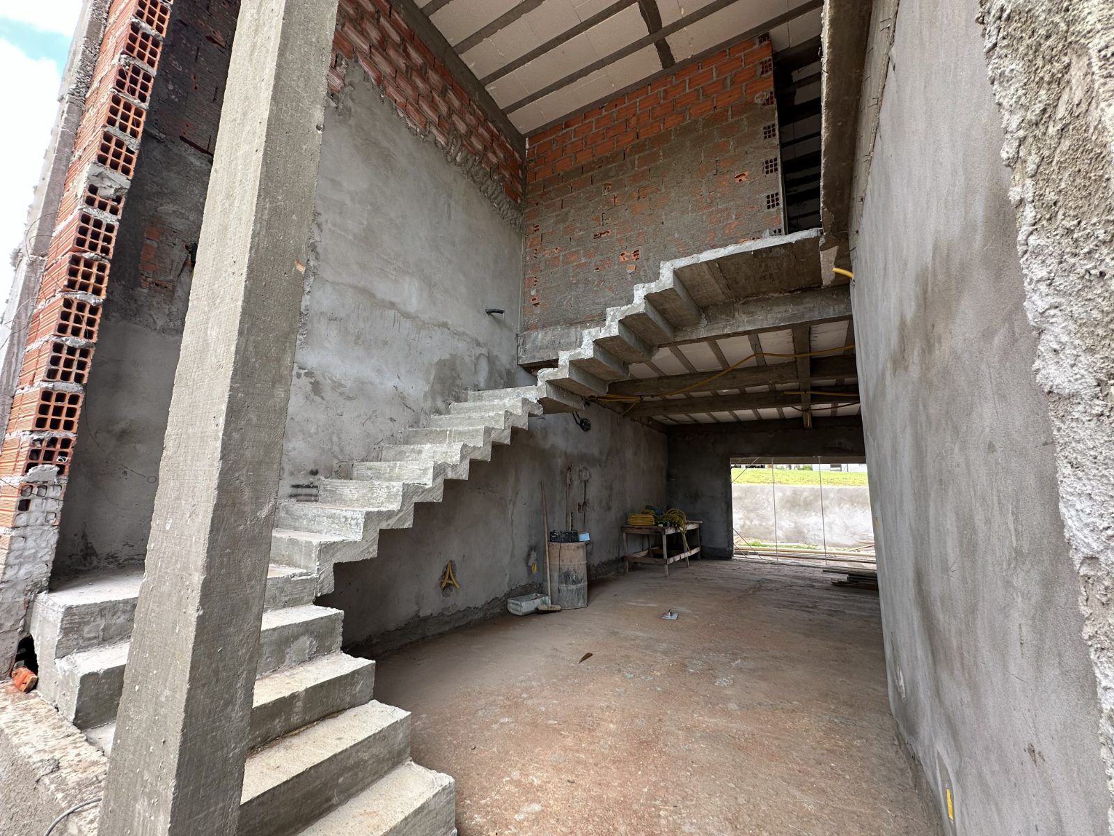 Estrutura de concreto com escada — FAB Projetos